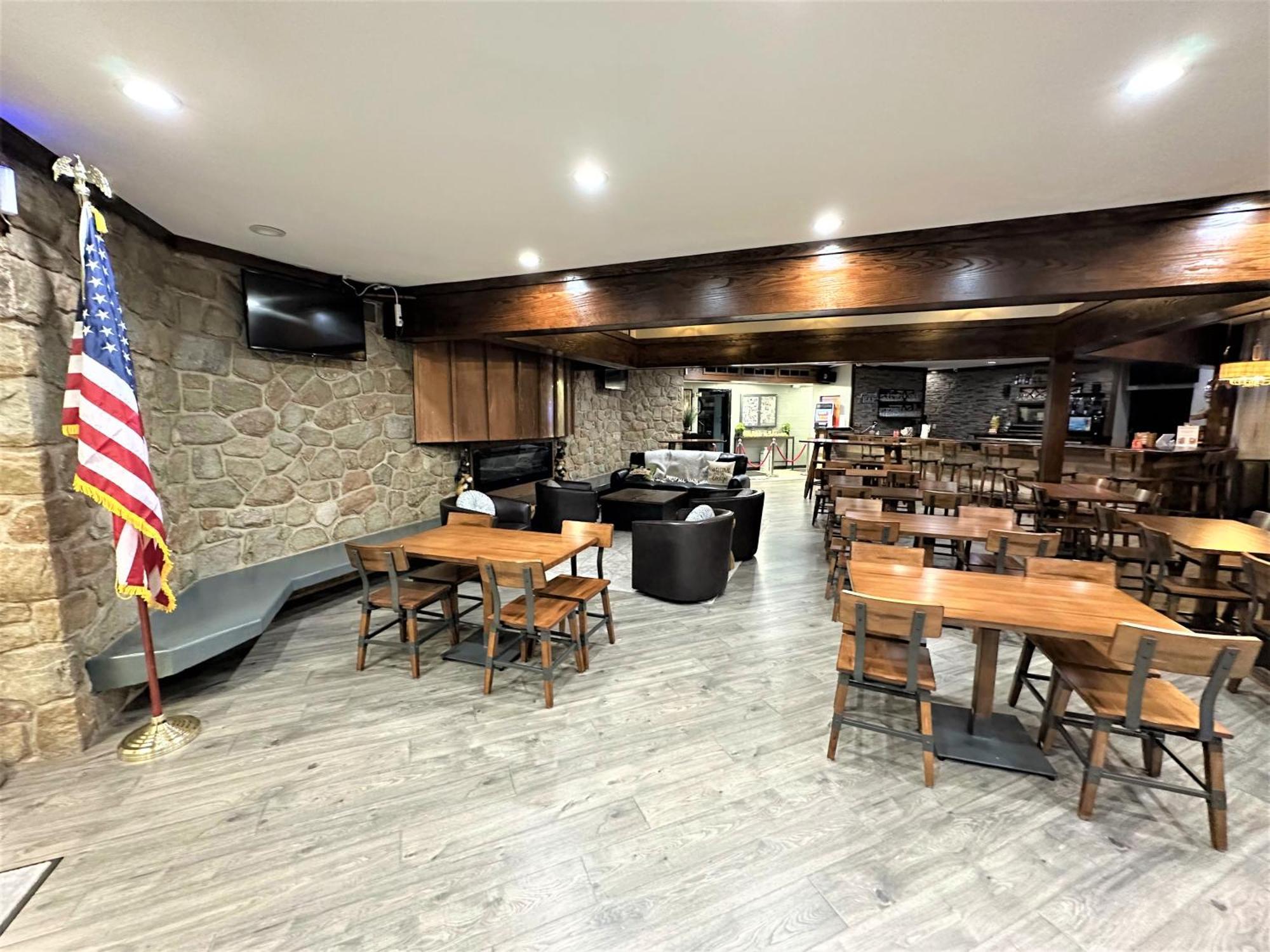 Wow!! Ultimate Pocono Retreat, Hot Tub, Game Room, Deck, Lakes, Skiing, Pools Long Pond エクステリア 写真
