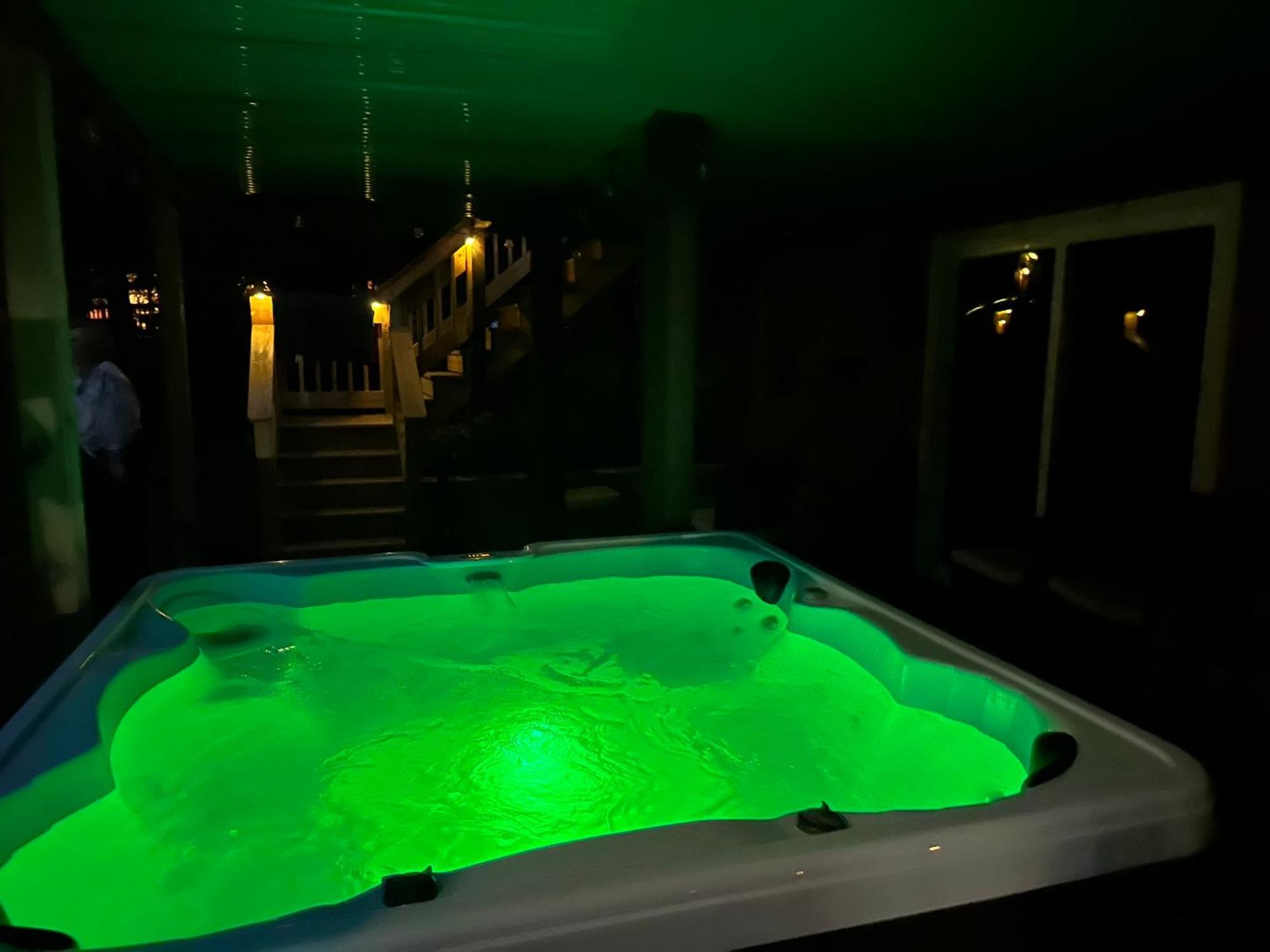 Wow!! Ultimate Pocono Retreat, Hot Tub, Game Room, Deck, Lakes, Skiing, Pools Long Pond エクステリア 写真